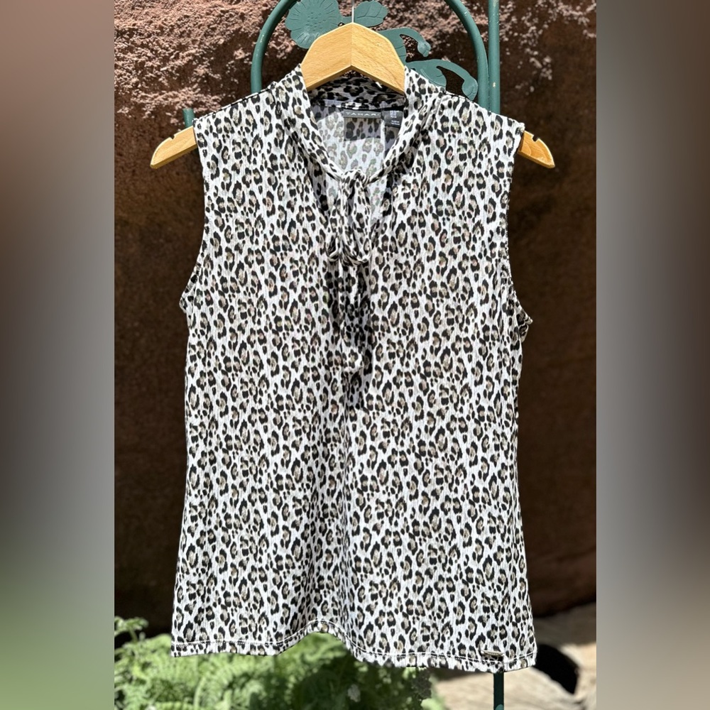 Tahari Leopard Print Sleeveless Fitted Blouse with Tie-Neck Size M